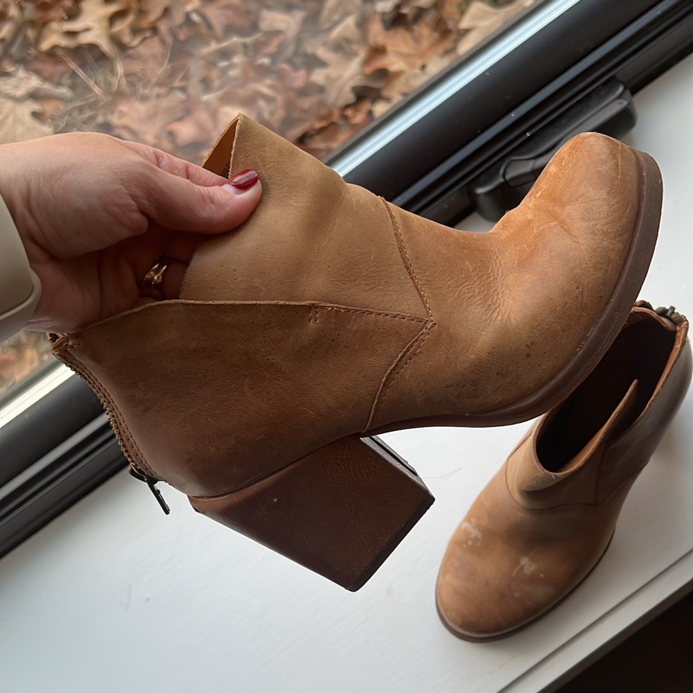 Sold!!!Kork-ease booties, leather
